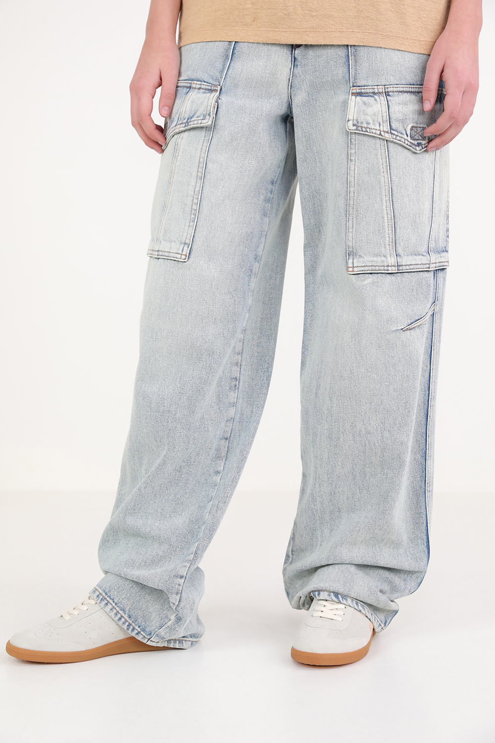 תמונת כל הלוק של נעלי סניקרס ISABEL MARANT